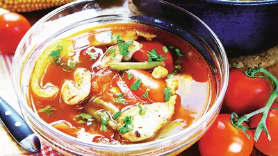 Ciorbă de pui cu legume