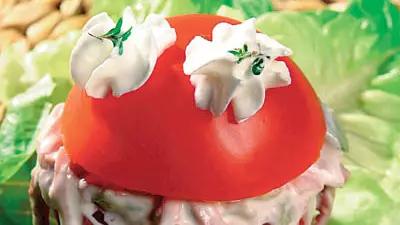 Roşii umplute cu salată rusească