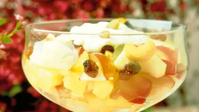 Salată de fructe cu fistic