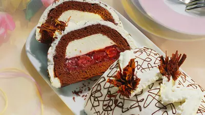 Prăjitură cu brânză şi cireşe