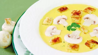 Supă cremă de ciuperci cu crutoane