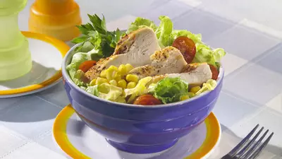 Salată de pui cu porumb