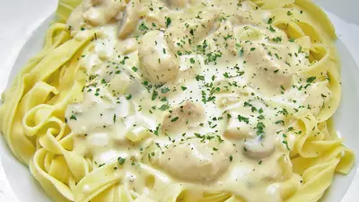 Pui la cuptor cu stafide