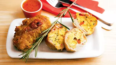 Rulouri din piept de pui cu legume