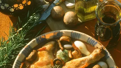 Pulpe de pui cu ceapă şi roşii