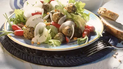 Salată cu perişoare de pui