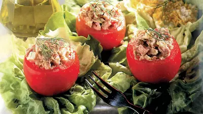 Roşii umplute cu pui şi ciuperci