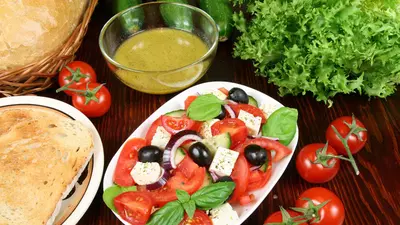 Salată de roşii cu brânză