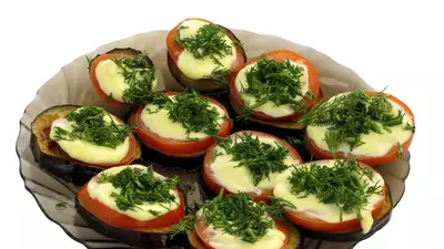 Gustări cu vinete şi roşii