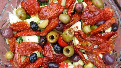 Salată de ardei copţi cu măsline