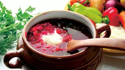 Ciorbă cu varză roşie