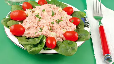 Salată de pui cu roşii