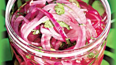 Ceapă roşie la borcan