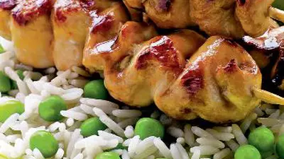 Frigărui de pui cu unt de arahide