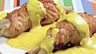 Rulouri de pui cu sparanghel