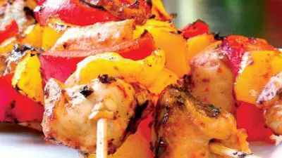 Frigărui de pui cu sos alb