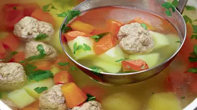 Ciorbă cu perişoare de pui