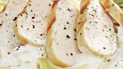 Fettucini cu piept de curcan