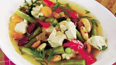 Ciorbă de pui cu legume