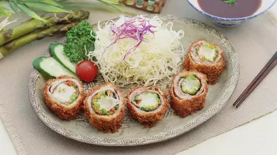 Rulouri de pui cu sparanghel