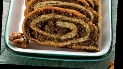 Ruladă cu cremă de nucă