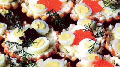 Tarte cu icre şi ouă de prepeliţă