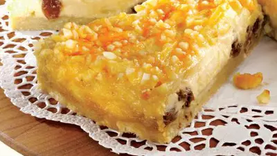 Plăcintă cu brânză şi stafide