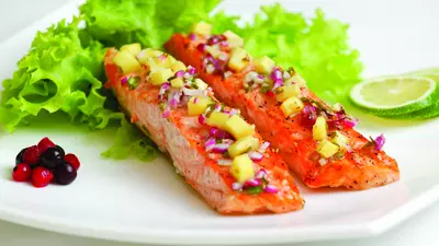 Reţetă regală: Sos de mango şi rodii cu somon la cuptor