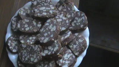 Salam de biscuiti cu nuca