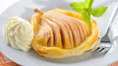 Desert: Pere în coşuleţe de foitaj