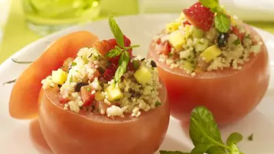 Aperitiv cu roşii umplute