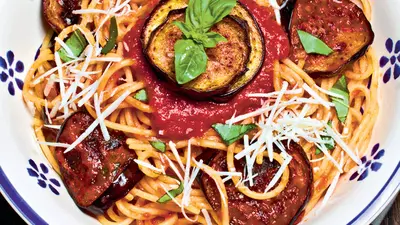 Spaghete cu vinete şi alte legume