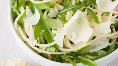 Salată de paste cu rucola