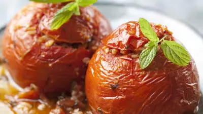 Roșii umplute cu carne de curcan