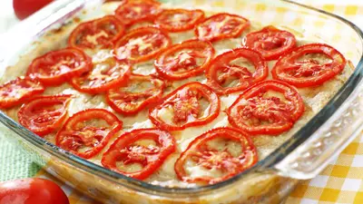 Cartofi cu roşii la cuptor