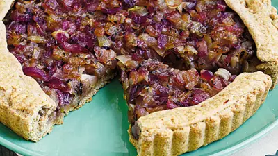 Plăcintă cu ceapă şi bacon