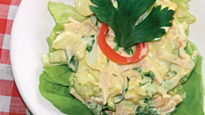 Salată de ouă cu şuncă