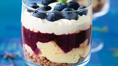 Parfait de portocale cu sos de afine