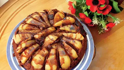 Prăjitură cu ciocolată şi pere