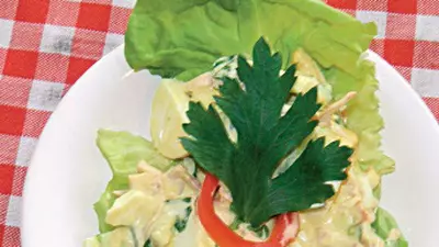 Salată de ouă cu șuncă