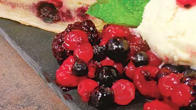 Placintă cu brânză și fructe de pădure