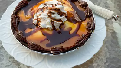 Plăcintă cu caramel şi îngheţată