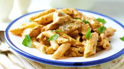 Penne cu pui Alfredo