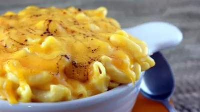 Macaroane cu sos cremos de brânză