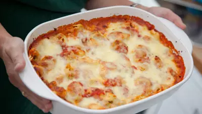 Pui gratinat în sos marinara