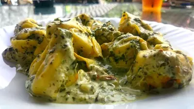 Tortellini cu spanac și ricotta în sos alb