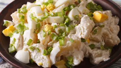 Salată cremoasă de cartofi