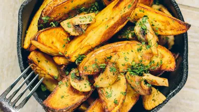 Cartofi la cuptor cu ierburi aromate