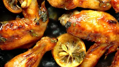 Pui cu sos de miere, lămâie și usturoi