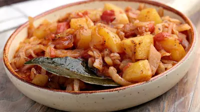 Tocăniță de varză cu cartofi